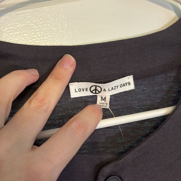 Love & Lazy Days Women’s Gray and Light Pink LOVE Athletic Style Crop Top Size M - Picture 4 of 6